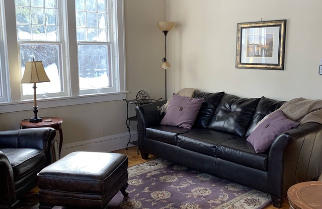 Charming Linden Hills Cottage steps from Lake Harriet & Lake Bde Maka Ska