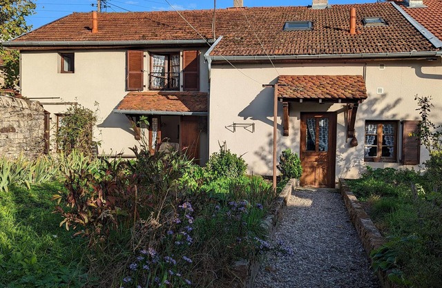 Charming lodgings near Luxeuil-les-Bains, pets welcome