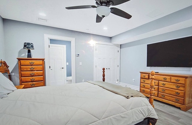 Charming lower level home rental 3 rooms, 3 beds close to Belmar Beach