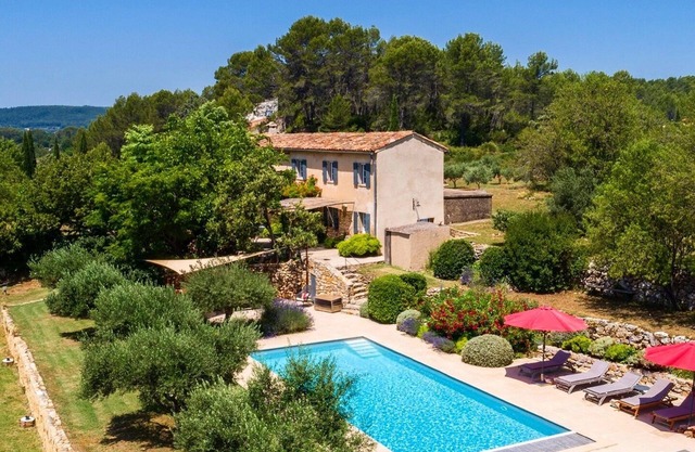 Charming, luxurious house in Cotignac for 8 p with pool surrounded by vineyards