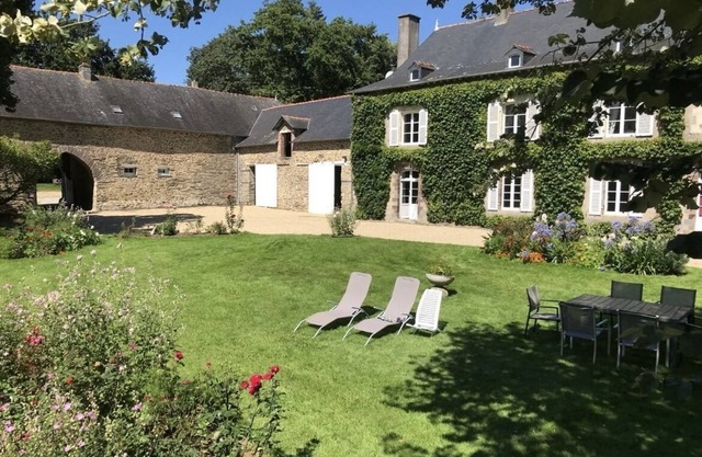 Charming manor house among peaceful surroundings