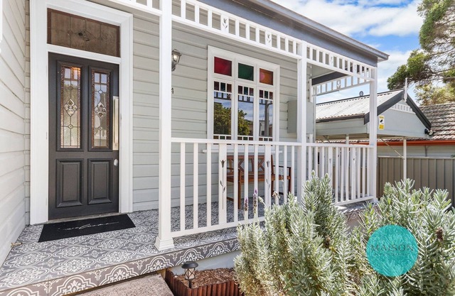 Charming Merewether Cottage