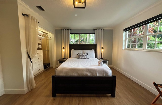 Charming Miami Farmhouse Studio in quiet neighborhood
