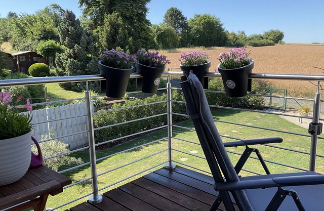 Charming modern, bright vacation apartment/100 sqm in Groß Umstadt on the edge of a field