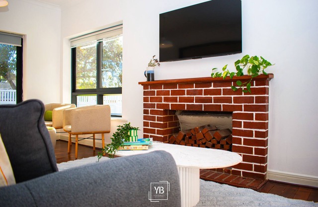 Charming mordern 2-bedroom house with greenery garden in Innaloo