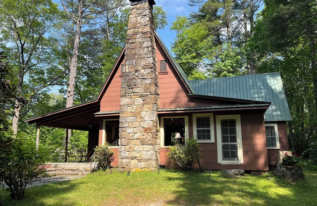 Charming Mountain Cabin w/Waterfall, 3 mi. to Highlands Center