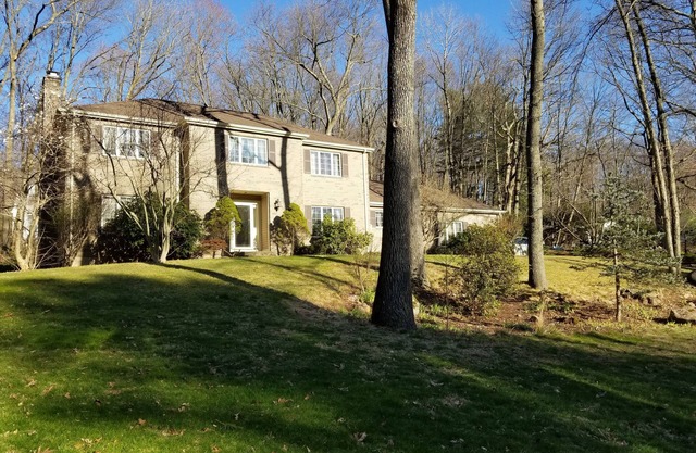 Charming Mountain view country home with porch and deck