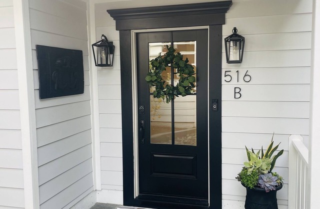 Charming New Casita Lower Riviera, Quiet, AC, 6 blocks to State St, Pet-Friendly