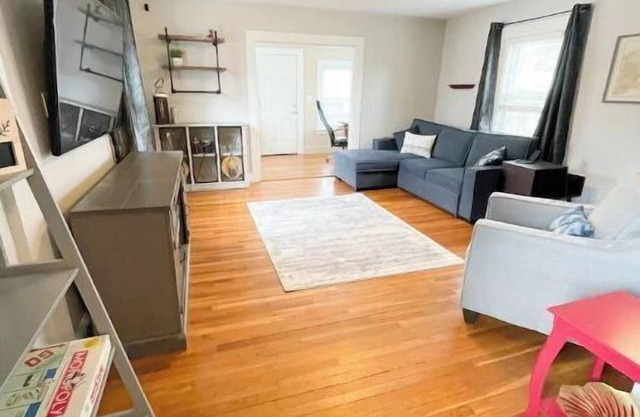 Charming New England Colonial !