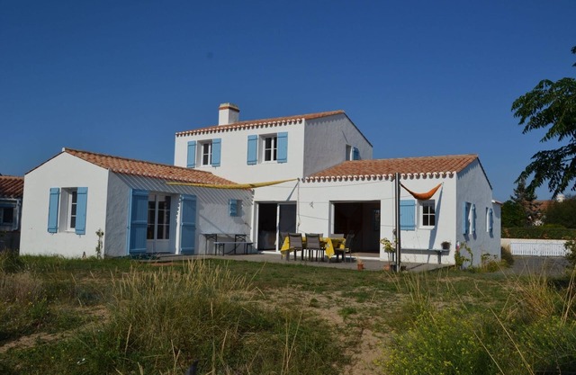 Charming new vacation home, 10 min from the beach
