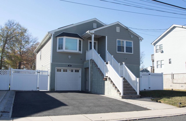 Charming newly renovated 3-bedroom house two blocks from sandy beach