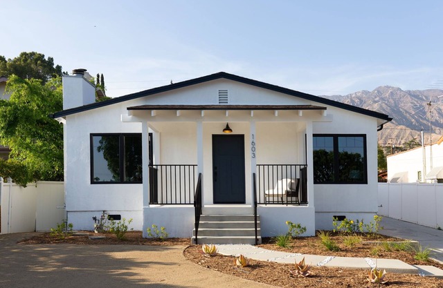 Charming newly renovated 3-bedroom house with WiFi and AC near Pasadena