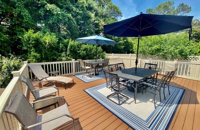 Charming Ocean Block Pines Cottage, Steps to Beach & Boardwalk – Perfect Getaway