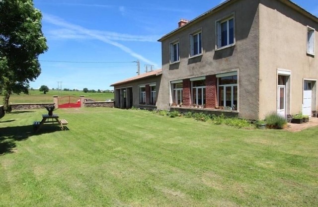 Charming Old Schoolhouse: 3BR, Scenic Views, Near Loire Gorges, Pet Friendly