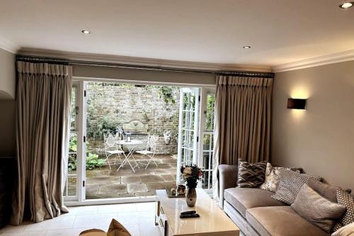 Charming old style 2 bed cottage in London's best neighbourhood