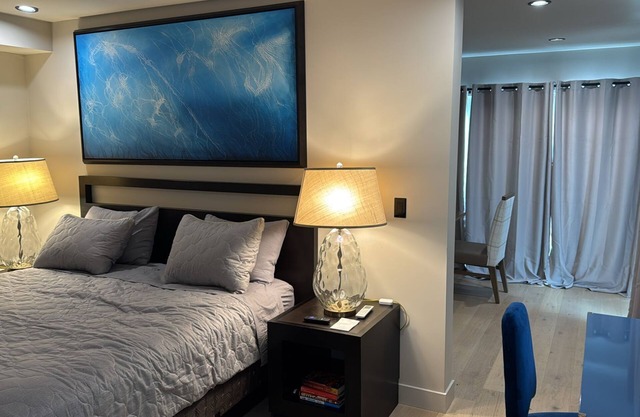Charming One-Bedroom Suite in lovely Los Angeles with AC, WiFi