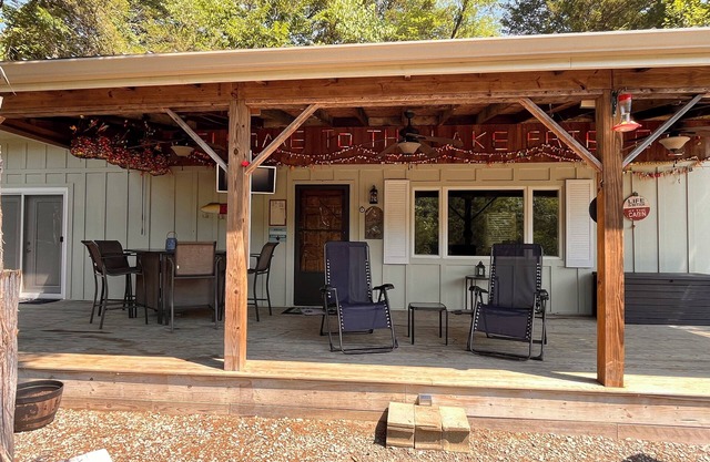 Charming one bedroom cottage on Kincaid Lake