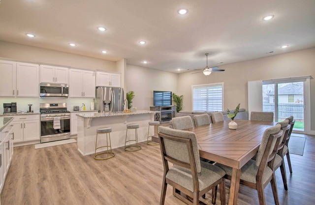Charming Ozark Abode w/Yard & Pool Access