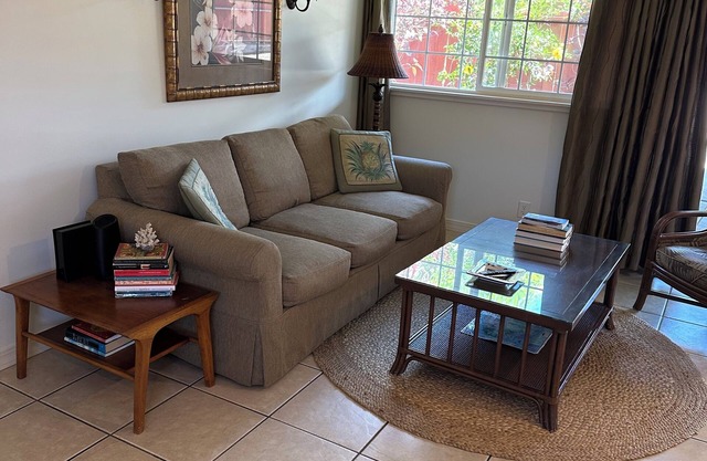 Charming. permitted cottage, short walk to Paia town & beach.nSTPH 2013/0004
