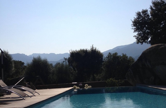 CHARMING POOL STUDIO IN QUIET GARDEN NEAR PORTO VECCHIO