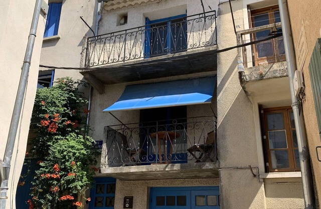 Charming povenzal town house in the heart of Nyon with garage, very central