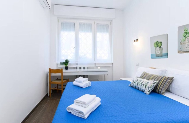 Charming private apartment 10 minutes from the Vatican Museums, Metro, AC&WiFi