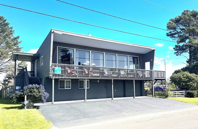 Charming Private Home - Walk to DT and the Beach!