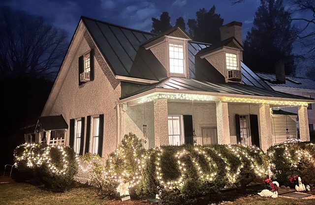 Charming Private Suite in Historic Colonial House – right beside from The Inn!