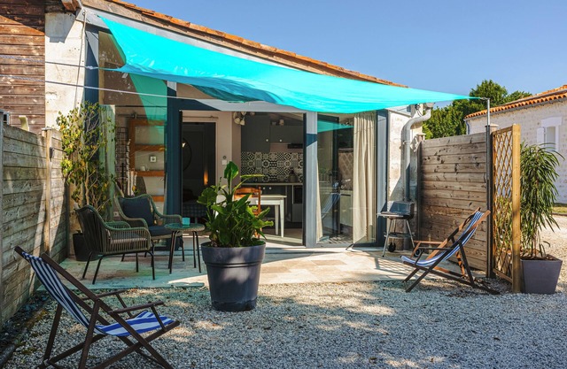 Charming, Quiet Cottage for 2 People, Between Nature and Ocean
