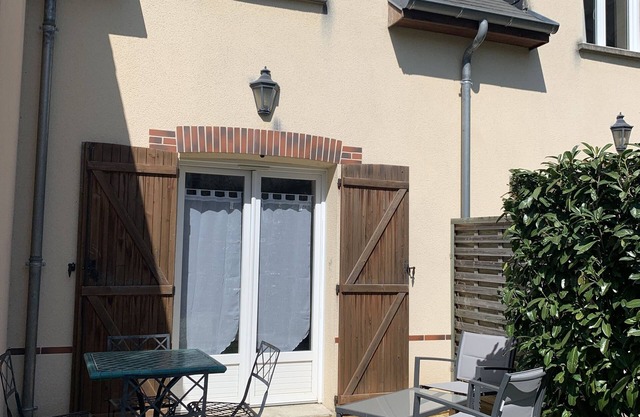 Charming, quiet duplex cottage with terrace/garden