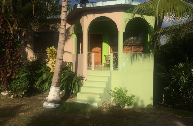 Charming, quiet mountain top villa: Experience Jamaica Like a Jamaican