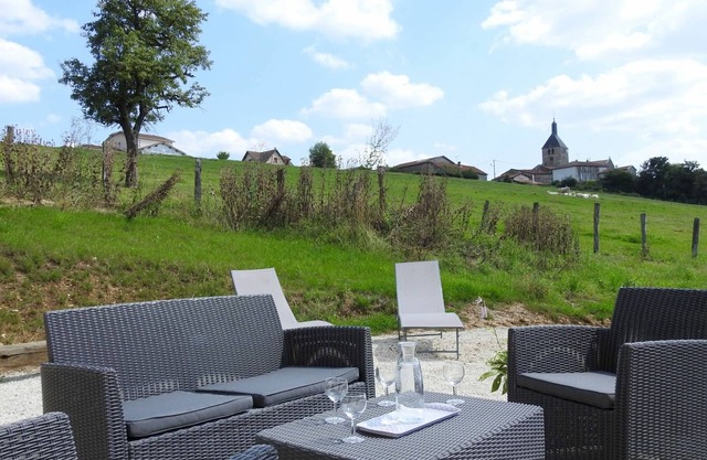 Charming Renovated Farmhouse with 2 Bedrooms, Terrace, and Electric Bikes, Near Lac du Der