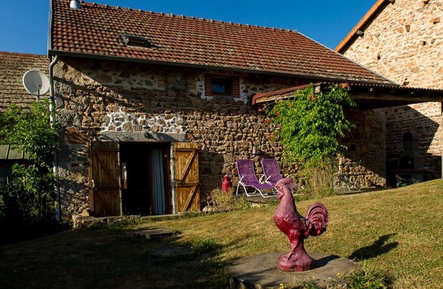 Charming renovated barn with garden, terrace, and pets welcome