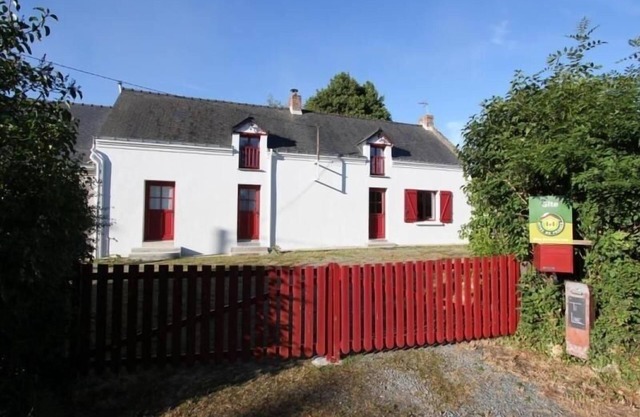 Charming Renovated Breton Cottage with Garden near Beaches and Tourist Spots