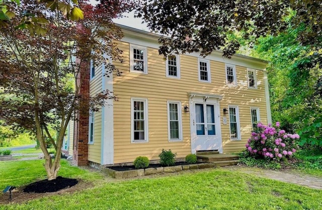 Charming renovated historical farmhouse in the heart of wine country!
