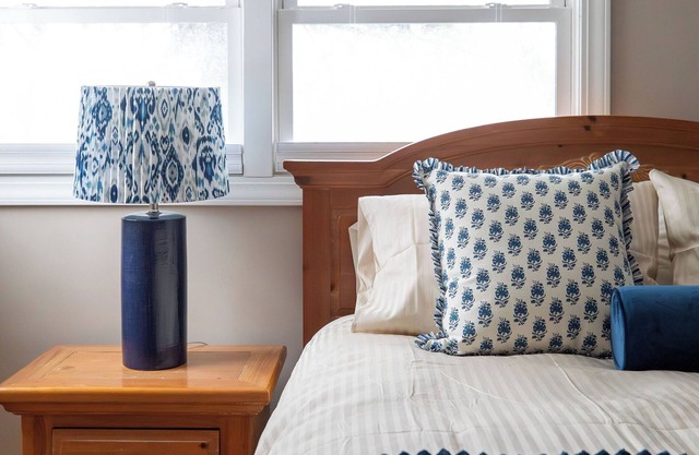 Charming Retreat close to Wayzata Downtown - The Gilded Loon