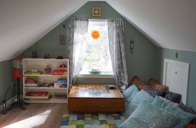 Charming riverfront cottage on beautiful cove!