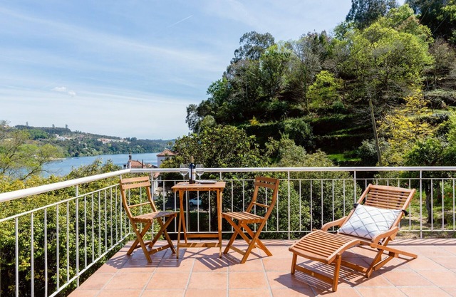 Charming Riverside Retreat with Pool - 15 Min from Porto