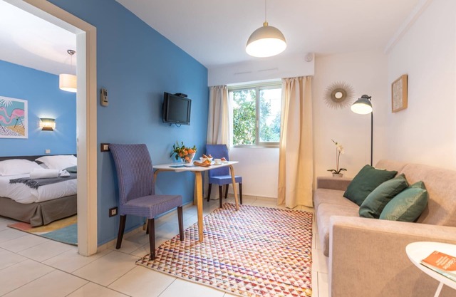 Charming Riviera 1E - One Bedroom Apartment, Sleeps 4
