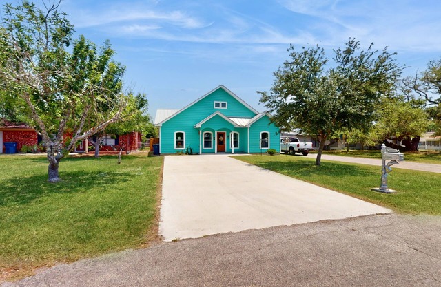 Charming Rockport retreat with modern comforts, enclosed yard, and beach access