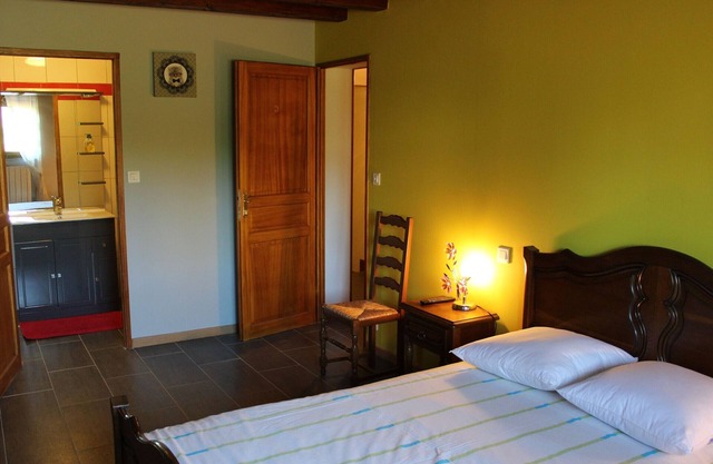 Charming Room with Private Bathroom and Shared Lounge, Near Belgium and Luxembourg
