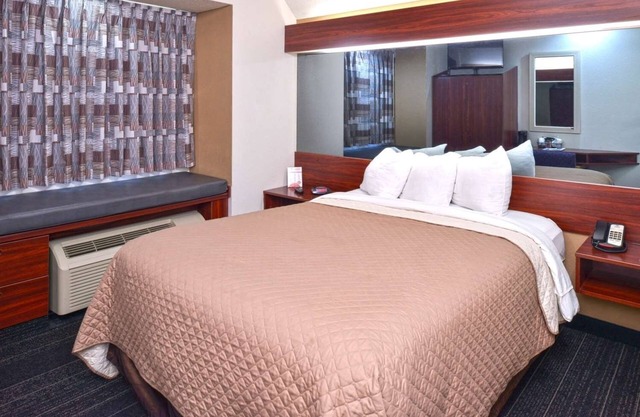 Charming Room with Complimentary Breakfast – Perfect for Restful Stays