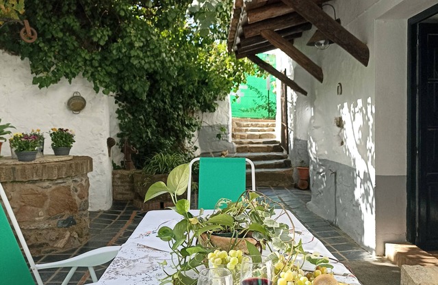 Charming Rural House in Fuentes de León. Culture, nature, fun.