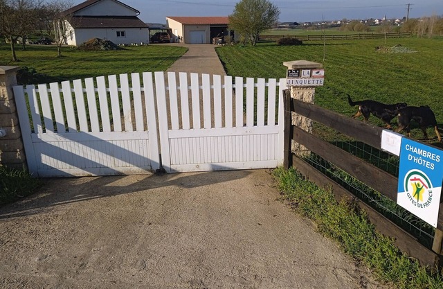 "Charming Rural Guesthouse: 5 Hectares, Near Briey & Longuyon, Easy Access to Metz & Verdun"