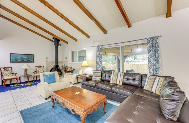 Charming San Antonio Abode ~ 10 Mi to River Walk!