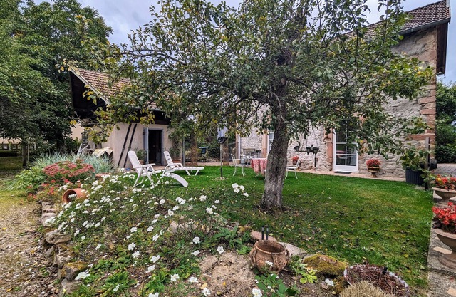 Charming "Shabby Chic" Cottage with Sauna and Playground Near Hiking Trails