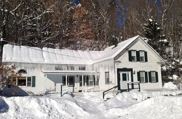 Charming Ski House - close to Mt. Snow & Stratton Ski Areas W/WiFi