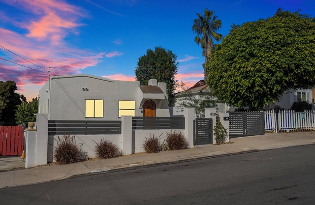 Charming Smart 2-bedroom house with Hottub, WiFi & EV Charger in sunny San Diego