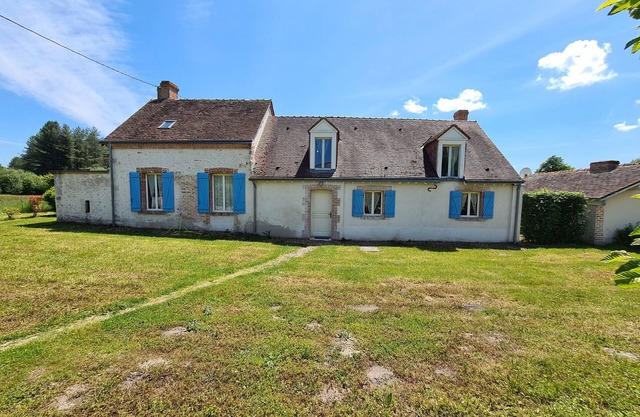Charming Solognote House with Fireplace, Near Loire Castles and Golf Courses