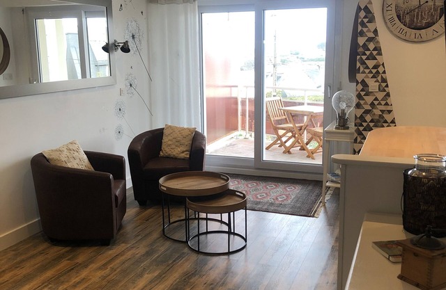 Charming spacious 1-room apartment, view of the ria, heated swimming pool in season, wifi